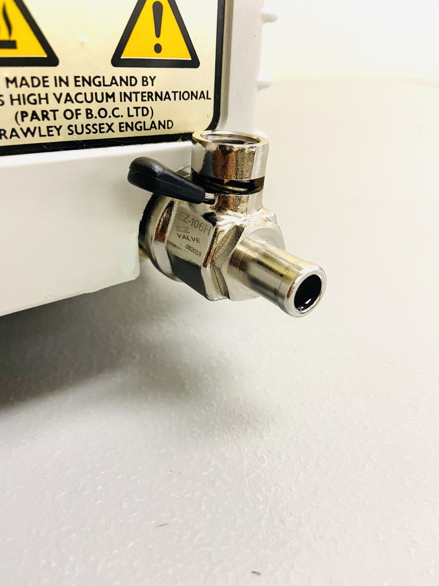Chemtech EZ Oil Drain for Edwards RV and E2M Vacuum Pumps - Chemtech Scientific Incorporated